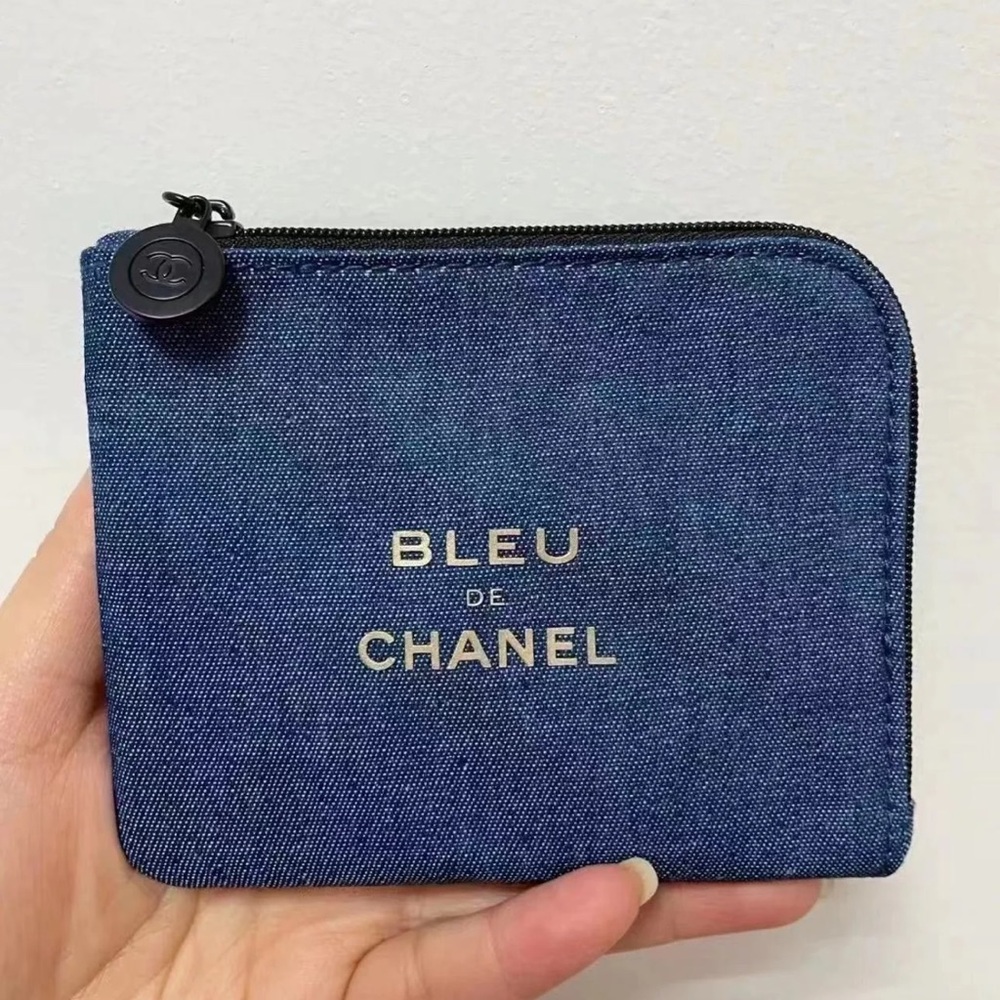 CHANEL Bleu de Chanel Denim Zip Coin Pouch - Blue